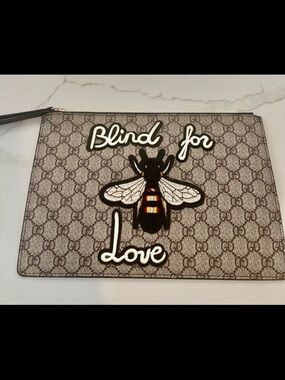 GD  'Blind for Love' Bee clutch - Brown/Tan